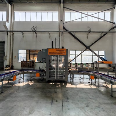 Empacadora de cajas con desplazamiento lateral totalmente automática